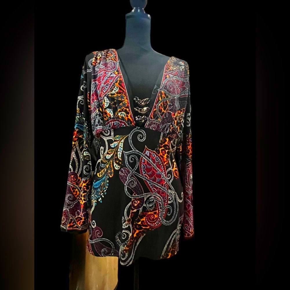 Venus Multicolored Too with decorative gold tone & black chain. Size L